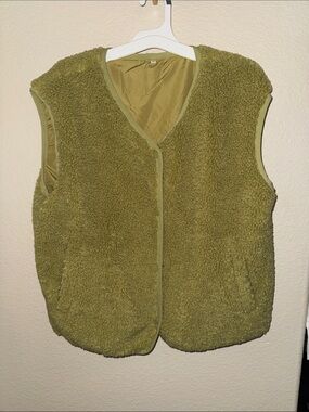 Olive Green Sherpa Vest - Cozy Button-Front Outerwear
